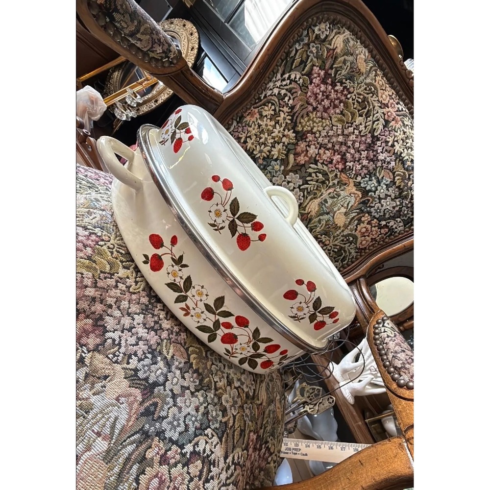 Vintage Sheffield "Strawberries 'N Cream" oval covered enamelware roasting pan